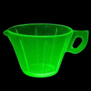 US Glass Pinwheel Scroll Vaseline Uranium Creamer Starflower Pattern 1930s